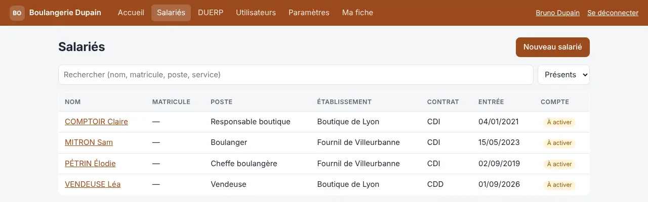 Liste des salariés d'une boulangerie avec poste, établissement, contrat et date d'entrée, aux couleurs de l'entreprise.